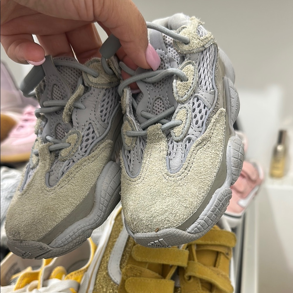 UNISEX Yeezy Gray Sneakers with Chunky Cushioned Midsole